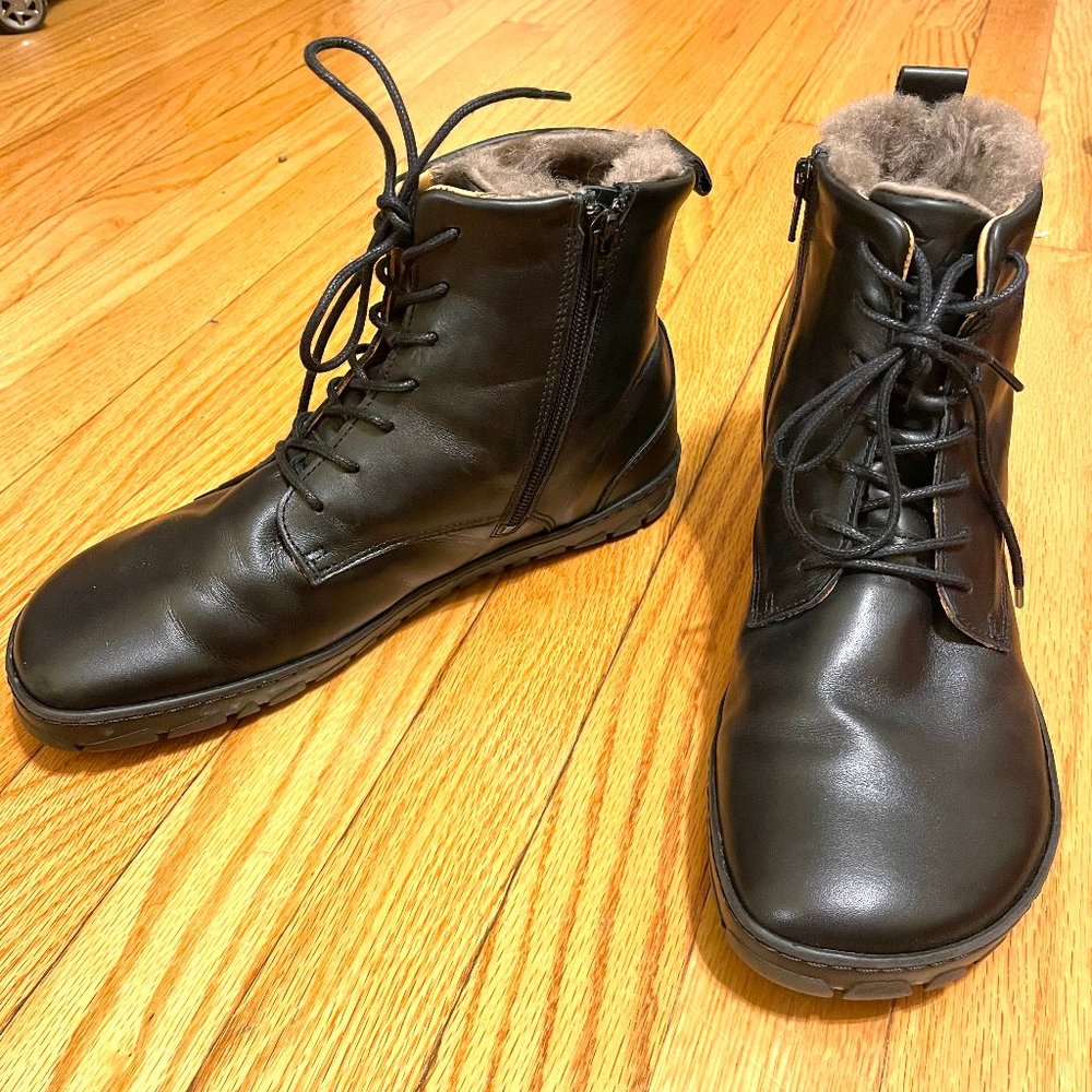 Zaqq Quintic Black Leather Boot. NWT. Warm shearling. Zero drop. barefoot.